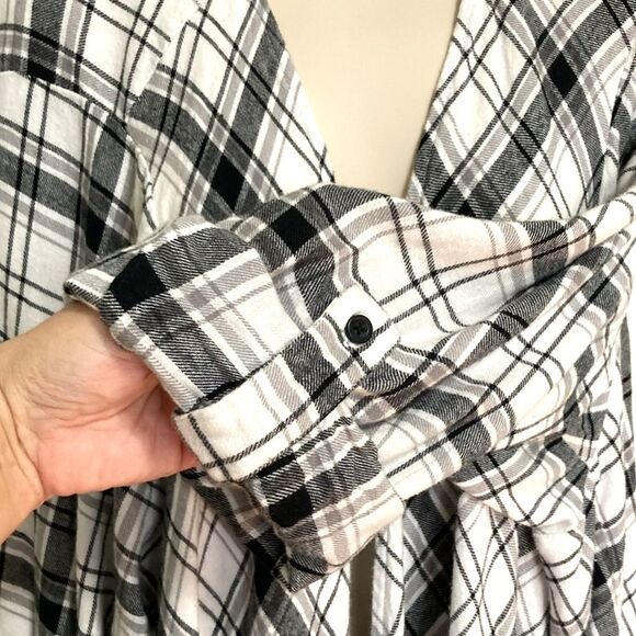 TORRID Black White Gingham Checkered Fringed Rolled Tab Sleeve Cardigan Kimo 4X - Picture 6 of 11